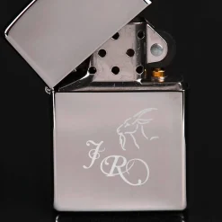 Original Zippo Feuerzeug mit Monogramm und Sternzeichen