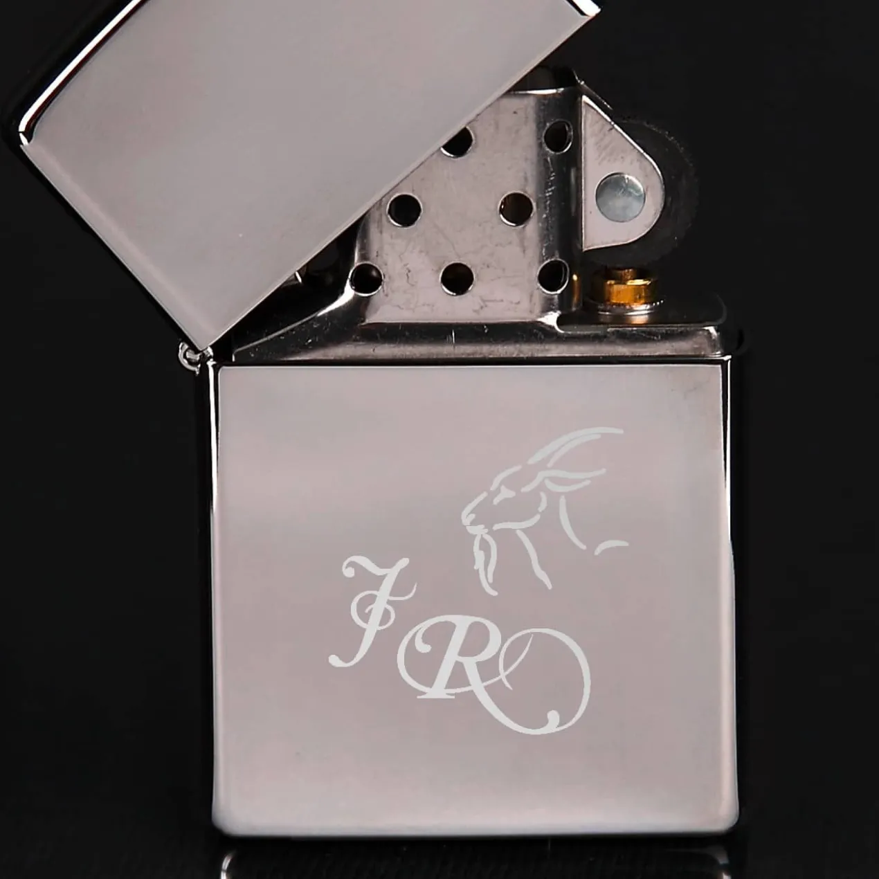 Original Zippo Feuerzeug mit Monogramm und Sternzeichen