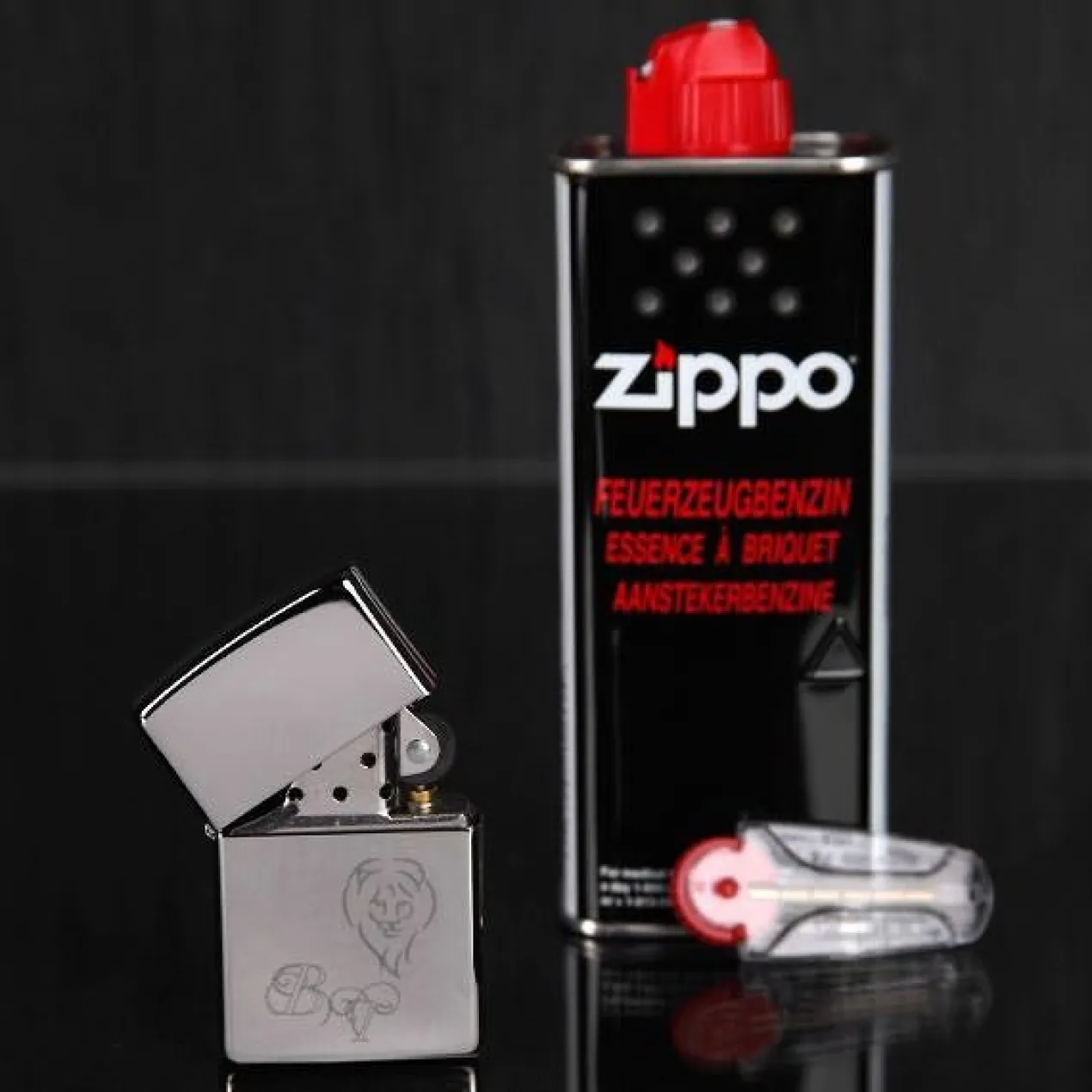 Original Zippo Feuerzeug mit Monogramm und Sternzeichen