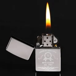 Original Zippo Feuerzeug mit stilvoller Gravur
