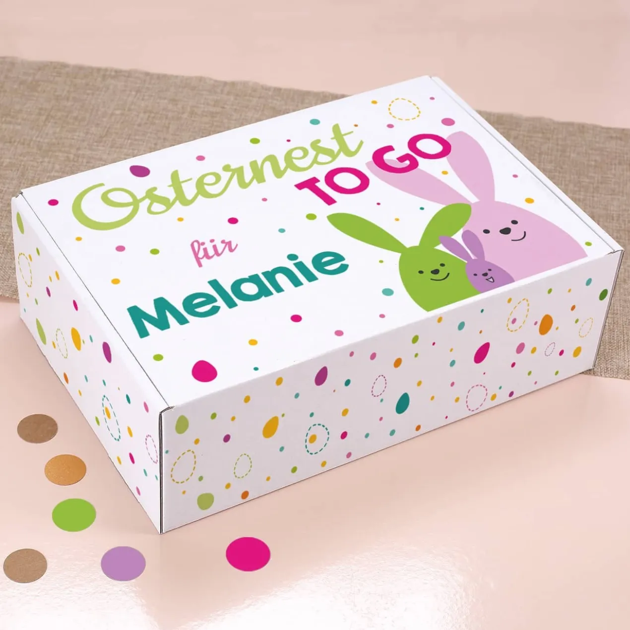 Osternest to go bunte Geschenkbox mit Holzwolle und Name
