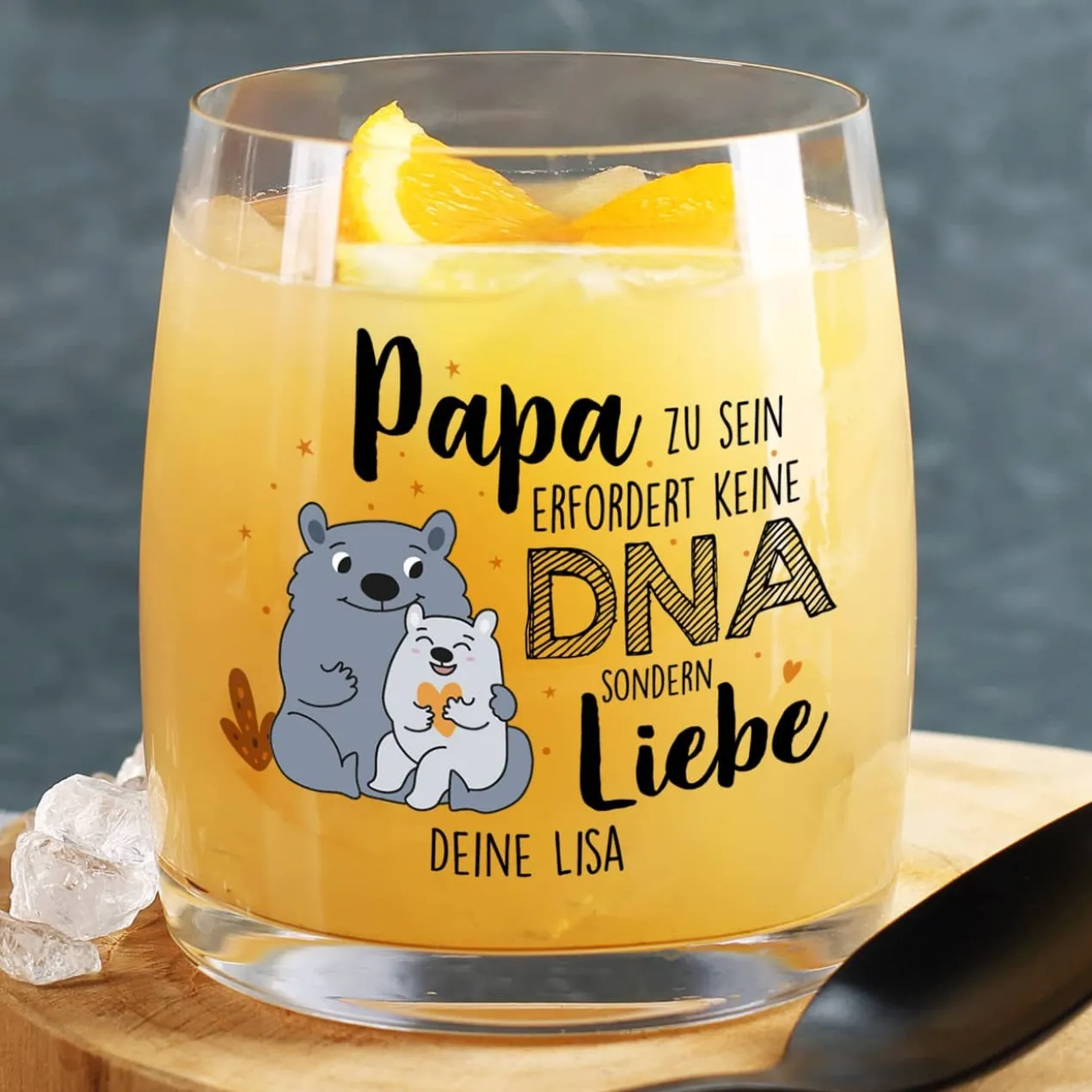 Papa zu sein erfordert keine DNA sondern Liebe - Trinkglas für Stiefväter mit niedlichem Motiv