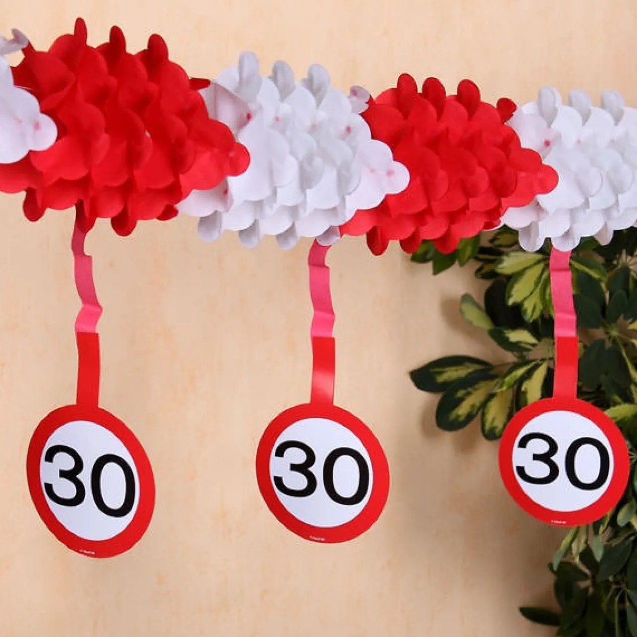 Papiergirlande - Verkehrsschild 30