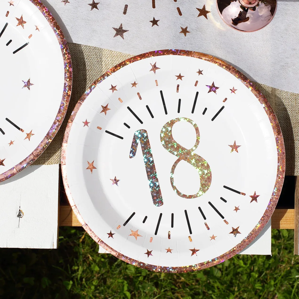 10 Pappteller mit roséfarbenen Glitzereffekten