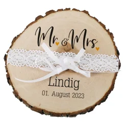 Persönliches Ringkissen aus Holz - Mr & Mrs - mit Name und Datum