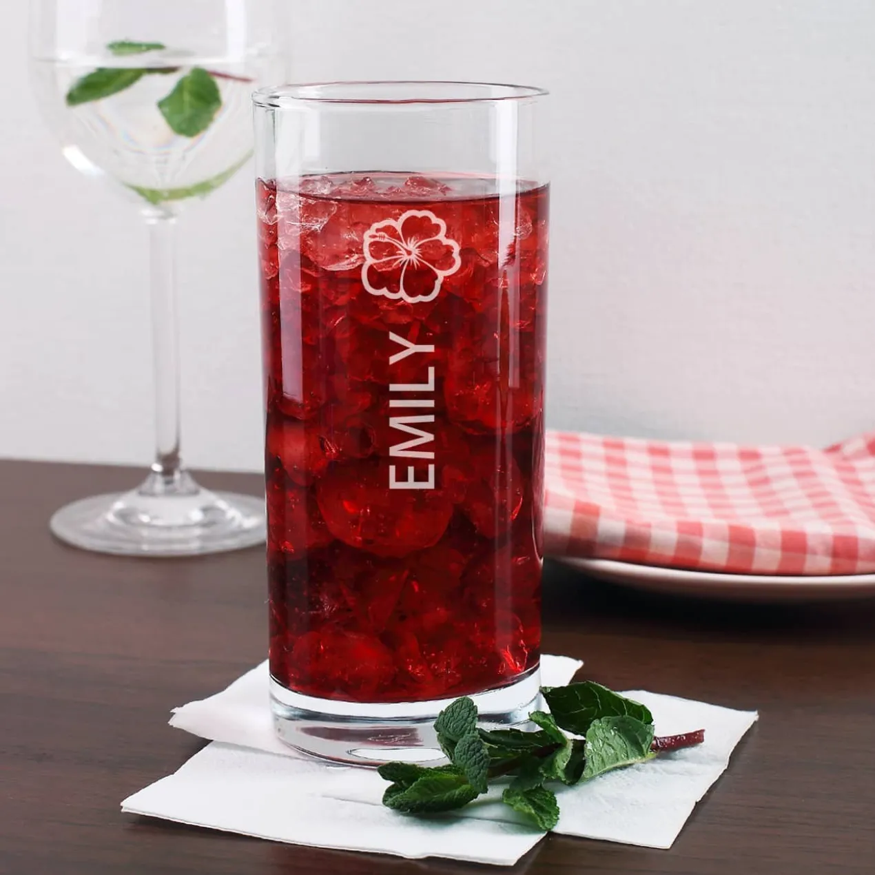 Persönliches Trinkglas mit Hibiskusblüte