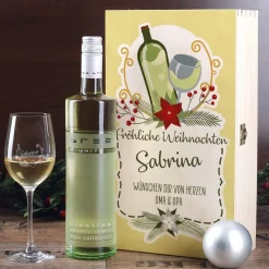 Persönliches Weihnachtsgeschenk für Weinliebhaber mit Weihnachtskranz, Name und Wunschtext