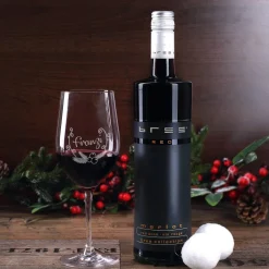Persönliches Weihnachtsgeschenk für Weinliebhaber mit Weihnachtskranz, Name und Wunschtext
