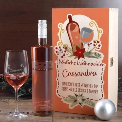 Persönliches Weihnachtsgeschenk für Weinliebhaber mit Weihnachtskranz, Name und Wunschtext