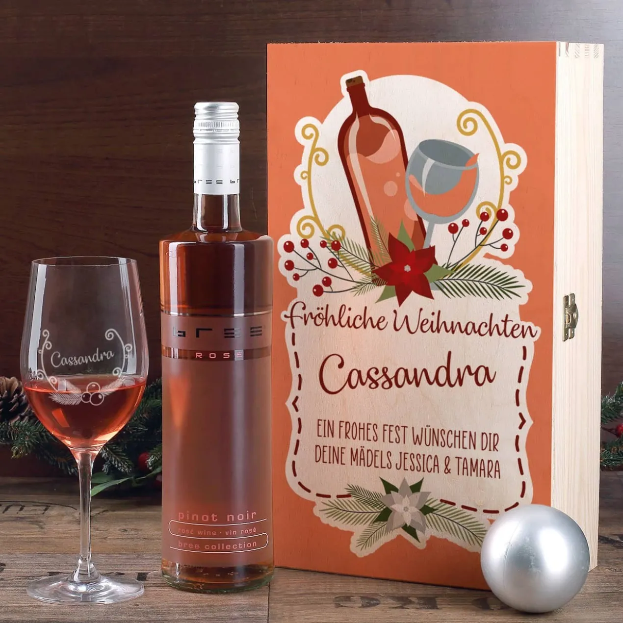 Persönliches Weihnachtsgeschenk für Weinliebhaber mit Weihnachtskranz, Name und Wunschtext