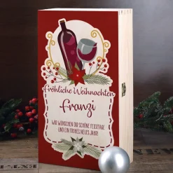 Persönliches Weihnachtsgeschenk für Weinliebhaber mit Weihnachtskranz, Name und Wunschtext