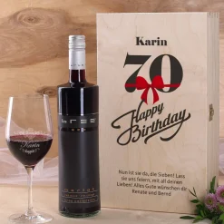 Persönliches Wein-Set zum 70. Geburtstag mit graviertem Glas und Flasche