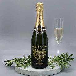 Persönlich gravierte Champagnerflasche mit Herz