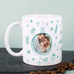 Personalisierbare Keramiktasse mit Foto im Weihnachtskugel Motiv | Geschenk zu Weihnachten