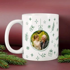 Personalisierbare Keramiktasse mit Foto im Weihnachtskugel Motiv | Geschenk zu Weihnachten