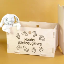 Personalisierbare Spielzeugkiste aus Holz mit Deckel | clipfritz® Aufbewahrungsbox stapelbar