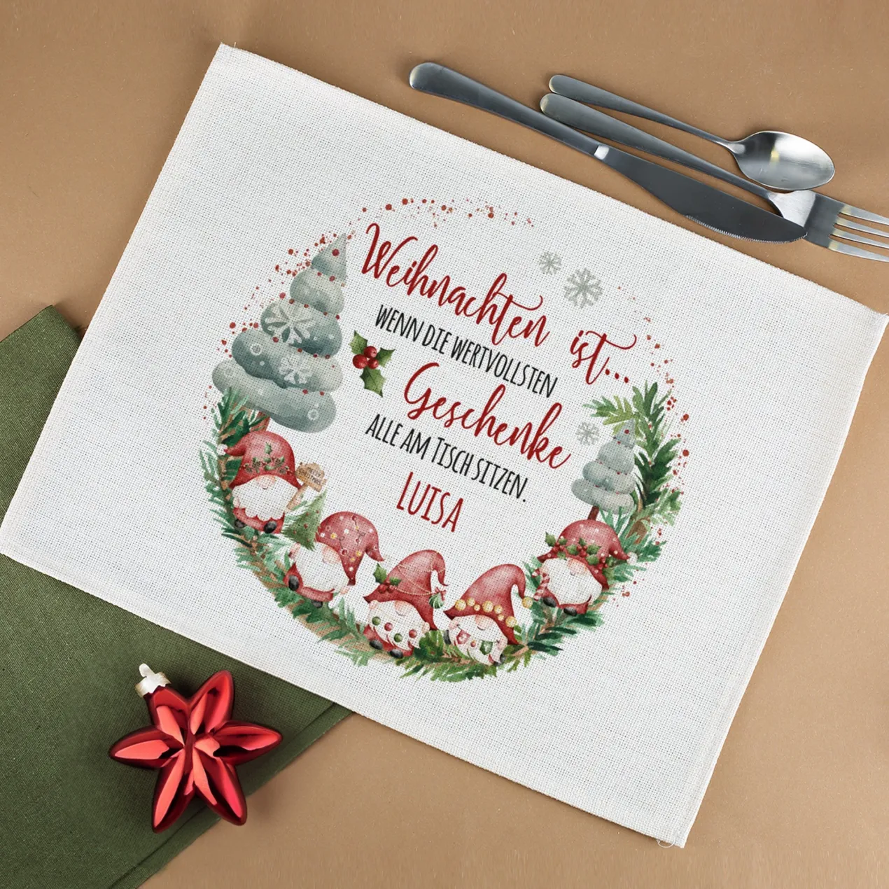 Personalisierbares Platzdeckchen mit Wichtelmotiv zu Weihnachten in Jute oder Filz | Tischdeko
