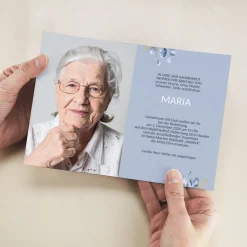 Personalisierbare Trauerkarte mit Foto | Klappkarte in Blautönen