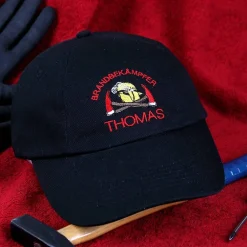 Personalisierte Basecap mit Wunschnamen, schwarz