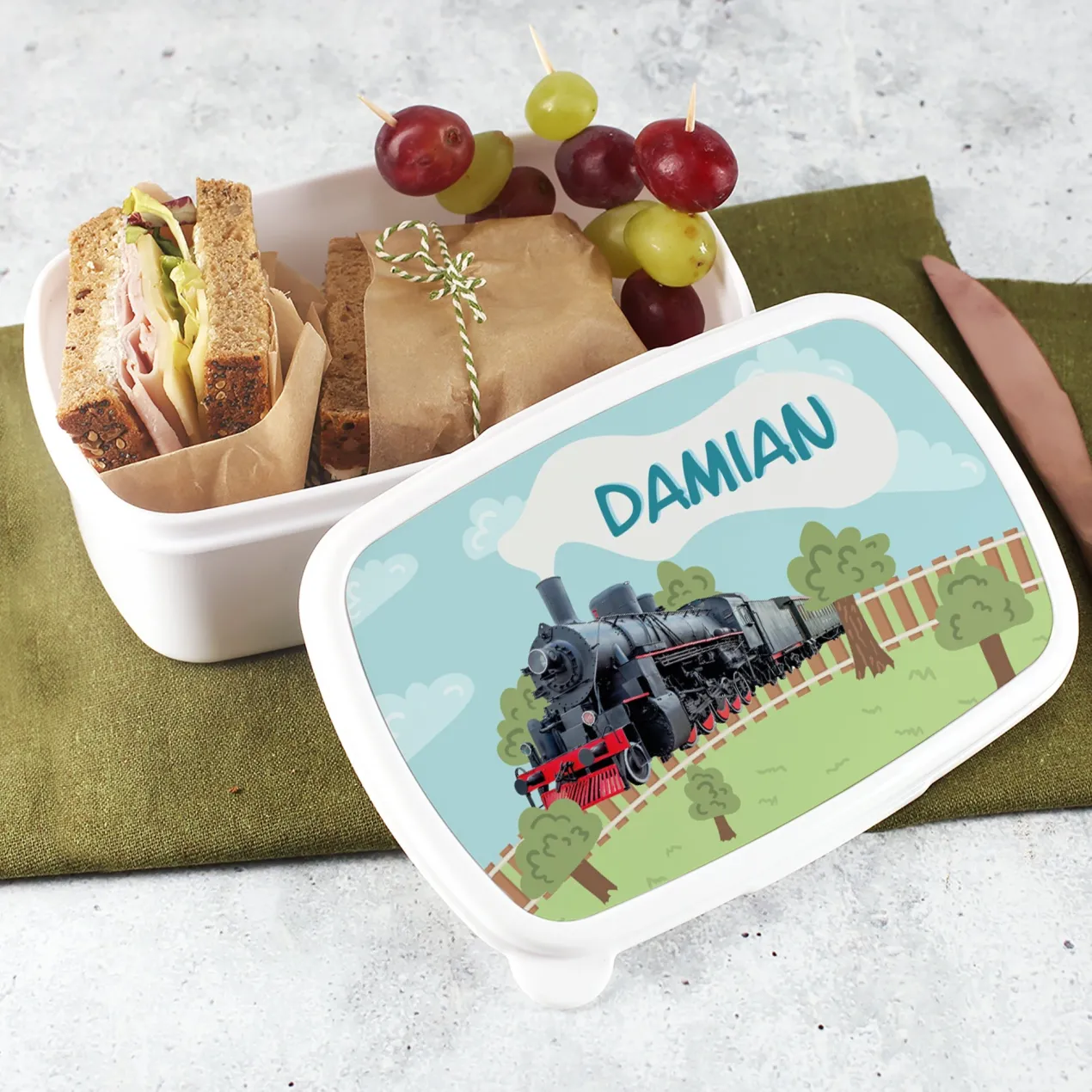 Personalisierte Brotdose mit Retro-Dampflok für kleine Eisenbahn-Fans | weiß