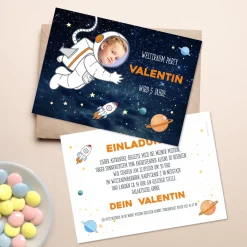 Personalisierte Einladungskarte zum Kindergeburtstag mit Foto und Weltraum-Motiv