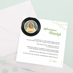 Personalisierte Einladungskarte zum Geburtstag mit Schallplatten-Motiv, Wunschtext, Foto & Farbauswahl