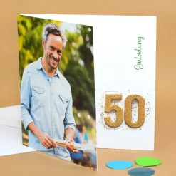Personalisierte Einladungskarte zum 50. Geburtstag mit Foto & goldener Zahl | Klappkarte mit Umschlag