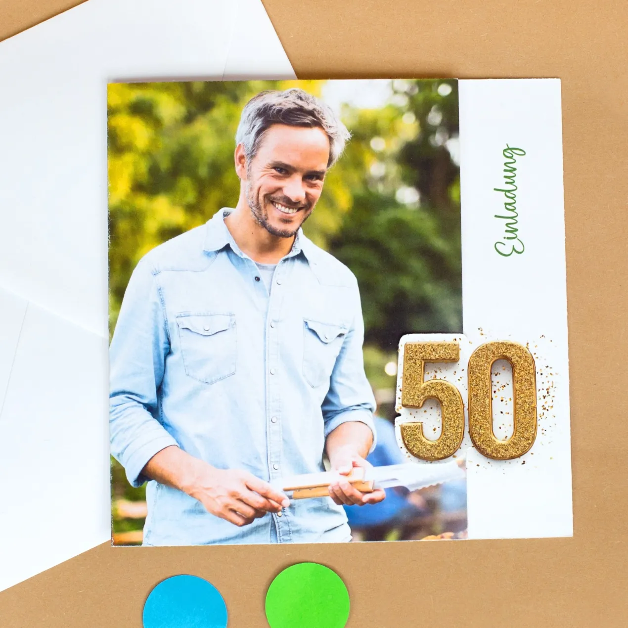 Personalisierte Einladungskarte zum 50. Geburtstag mit Foto & goldener Zahl | Klappkarte mit Umschlag