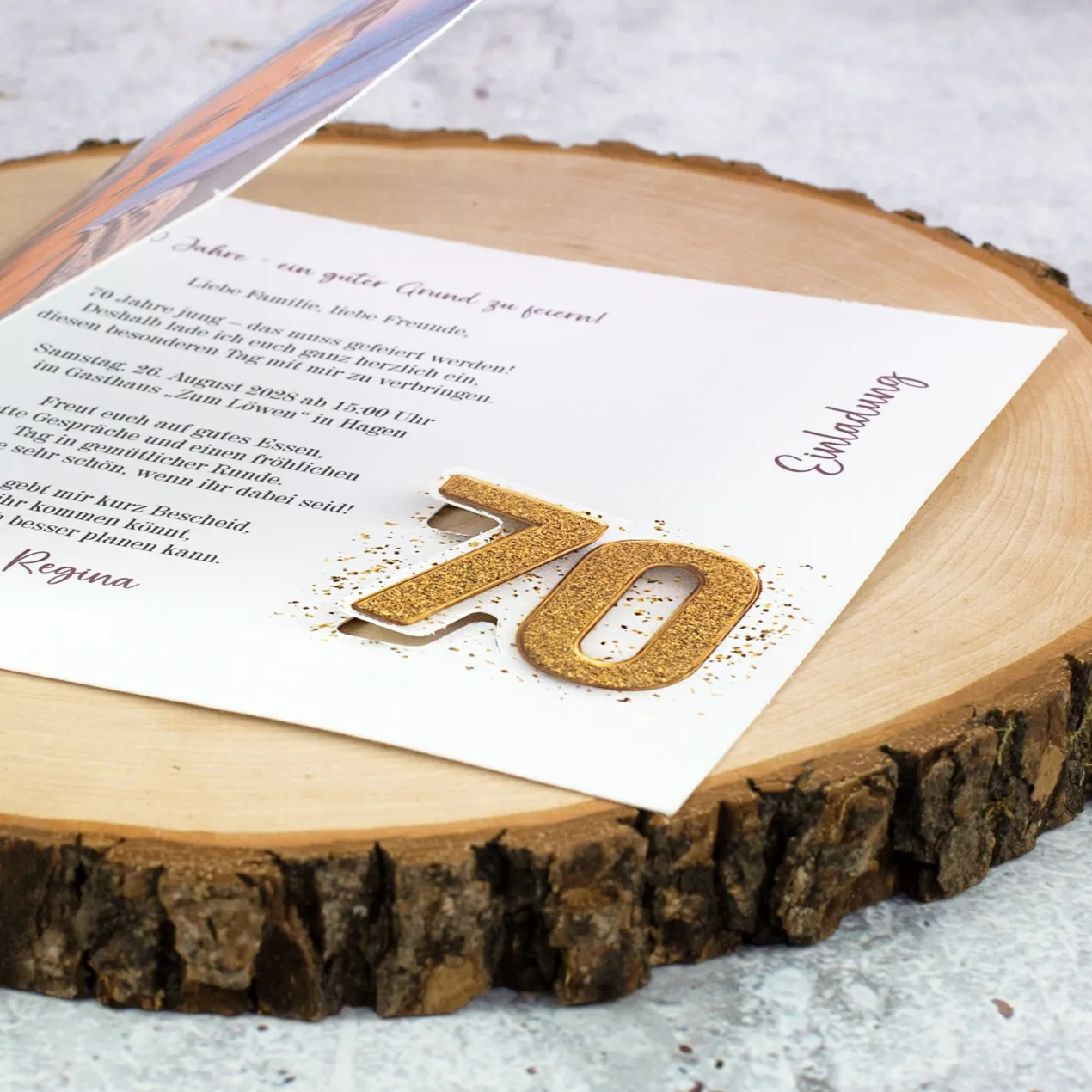 Personalisierte Einladungskarte zum 70. Geburtstag mit Foto & goldener Zahl | Klappkarte mit Umschlag