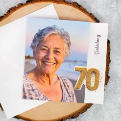 Personalisierte Einladungskarte zum 70. Geburtstag mit Foto & goldener Zahl | Klappkarte mit Umschlag