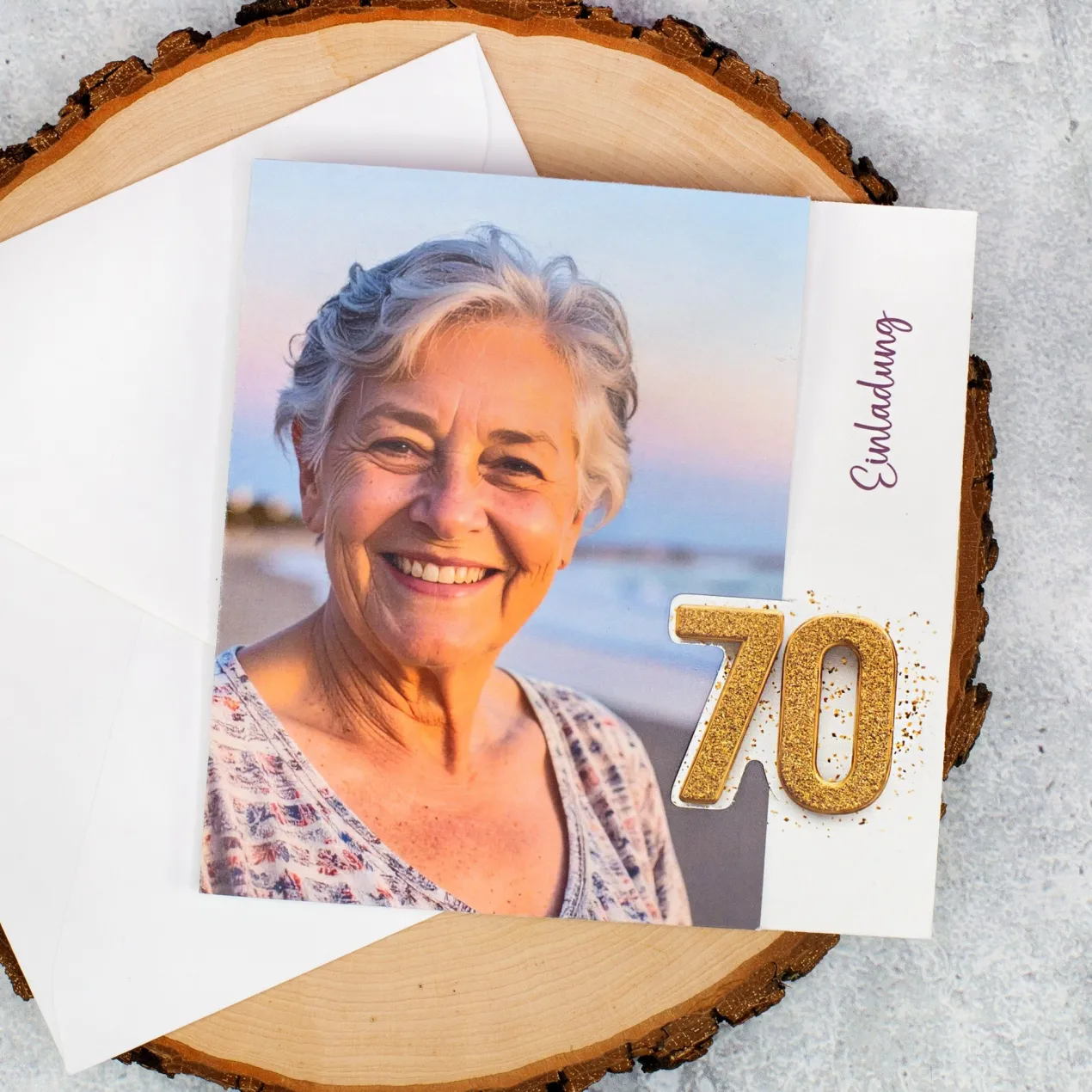 Personalisierte Einladungskarte zum 70. Geburtstag mit Foto & goldener Zahl | Klappkarte mit Umschlag