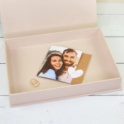 Personalisierte Erinnerungsbox Happy Days | Handgearbeitet Fotobox in Buchform für Hochzeit & Familie