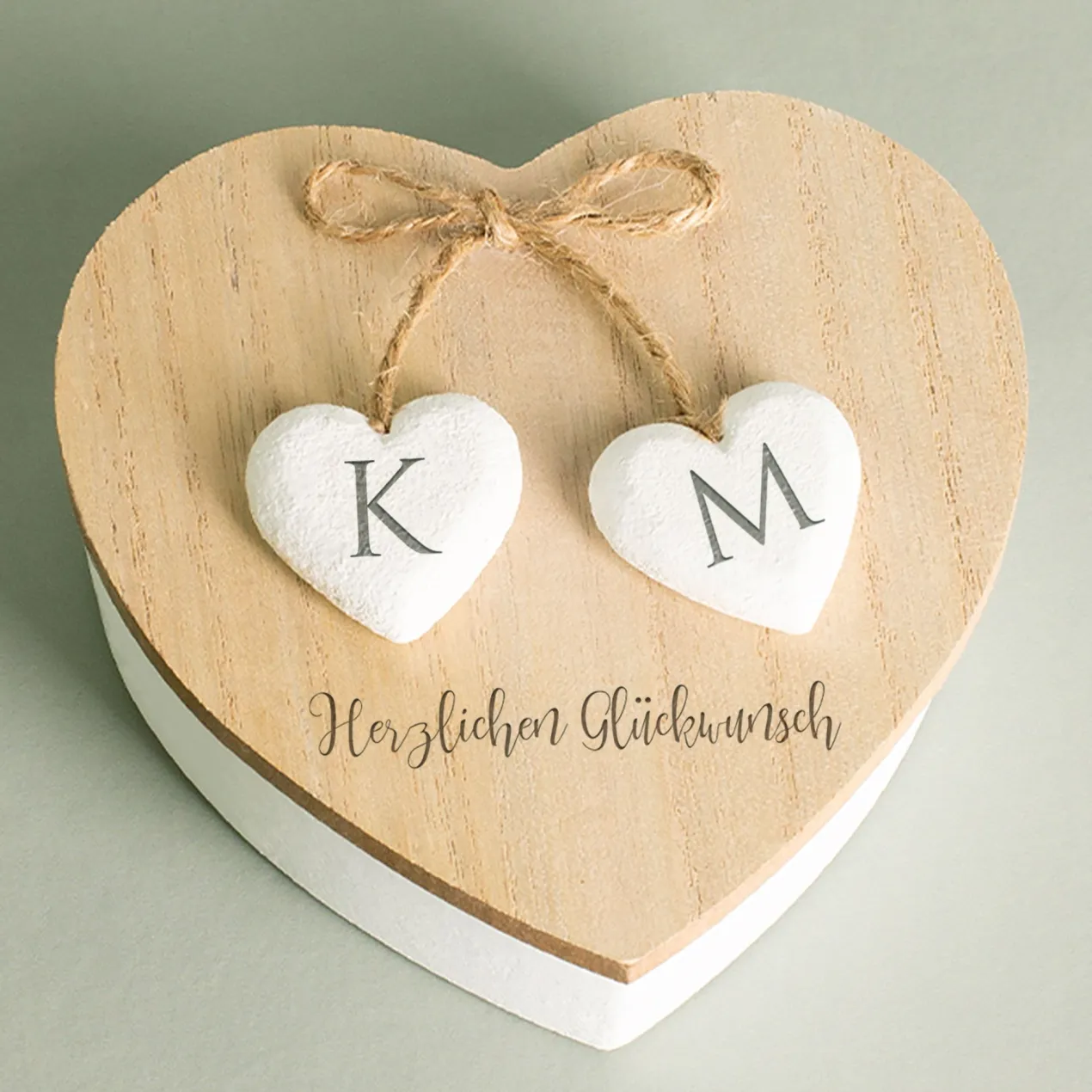 Personalisierte Herzdose aus Holz zur Hochzeit mit Wunschtext und Initialen