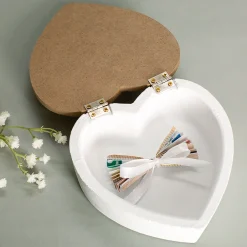 Personalisierte Herzdose aus Holz zur Hochzeit oder Verlobung | Mr. & Mrs.