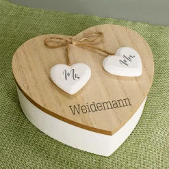Personalisierte Herzdose aus Holz zur Hochzeit oder Verlobung | Mr. & Mrs.