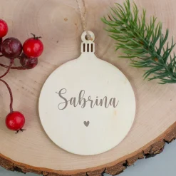Personalisierte Holzanhänger mit Name & Herzmotiv – 4 Formen | Weihnachtsanhänger & Weihnachtsdeko