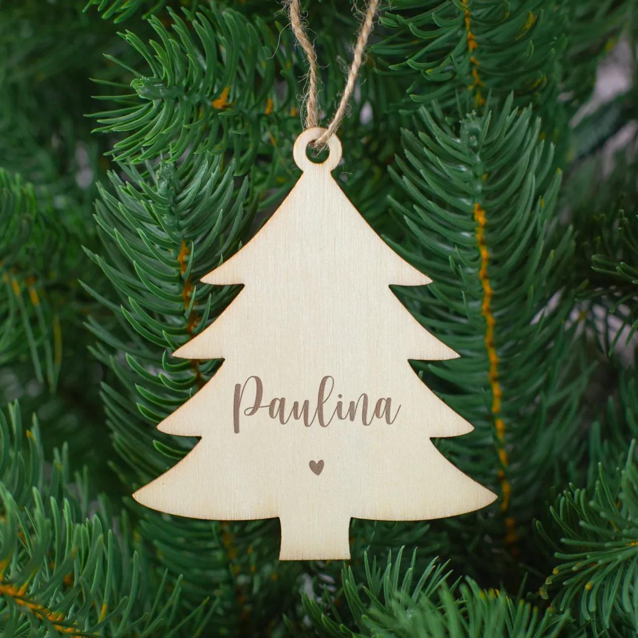 Personalisierte Holzanhänger mit Name & Herzmotiv – 4 Formen | Weihnachtsanhänger & Weihnachtsdeko