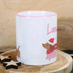 Personalisierte Keramiktasse mit Dackel-Motiv & Name in Rosa | Geschenk für Weihnachten & Winterzeit