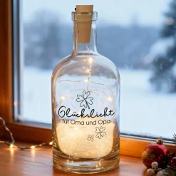 Personalisierte LED Deko-Karaffe 'Glückslicht' mit Text & Schnee | Geschenk zu Weihnachten & Neujahr