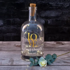 Personalisierte LED Karaffe mit goldenem LOVE-Motiv für Paare | Für Hochzeit & Valentinstag