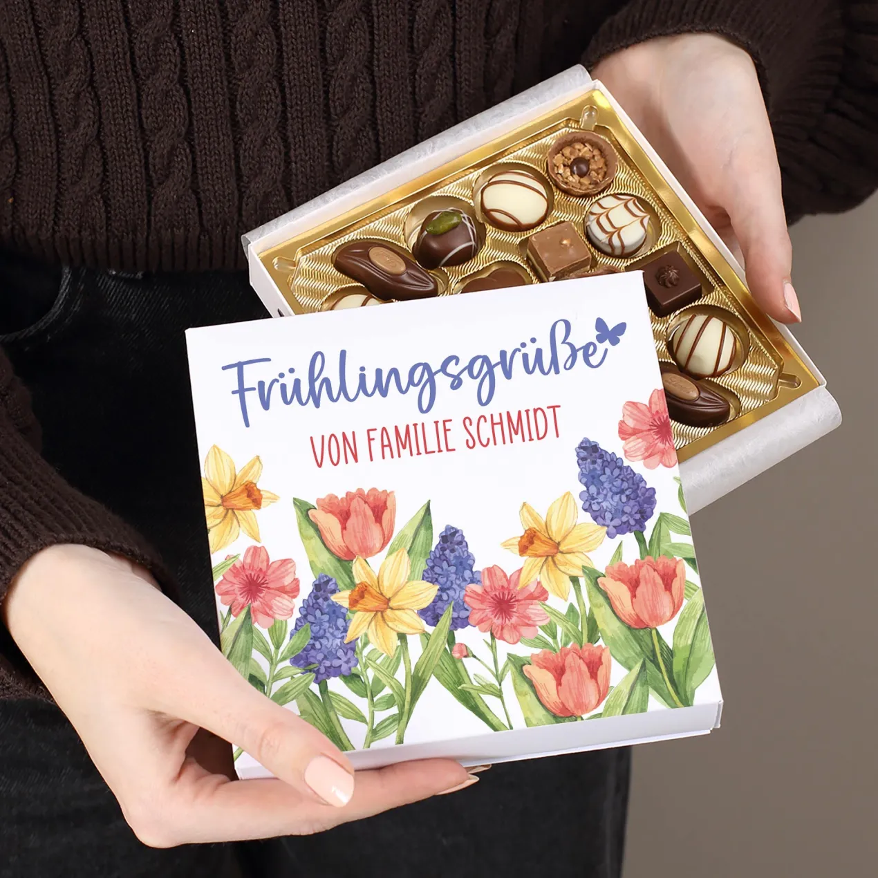 Personalisierte Lindt Pralinenbox 'Frühlingsgrüße' mit Wunschtext | 100 g Mini Pralinés als Geschenk