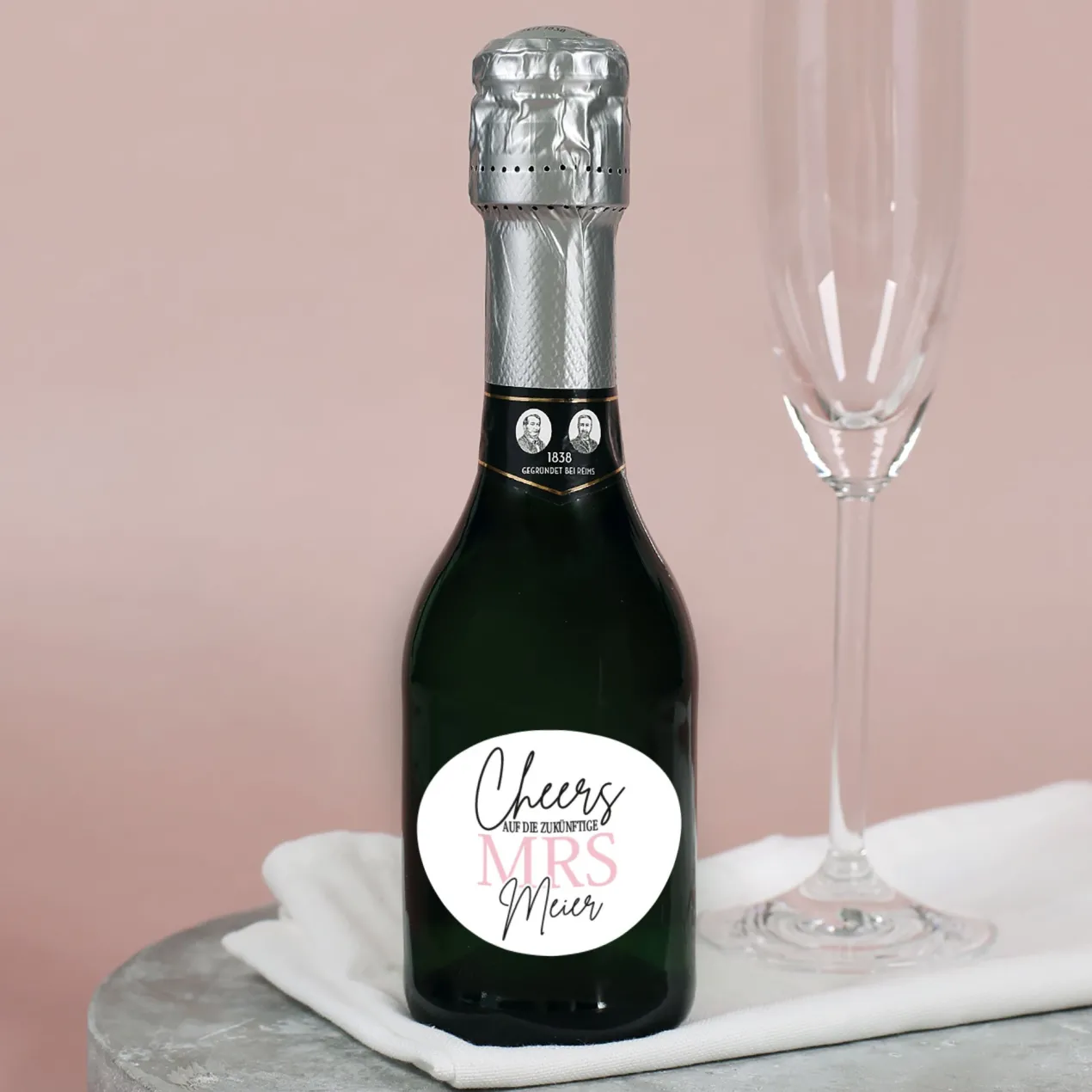 Personalisierte Mini-Sektflasche – „Cheers auf die zukünftige Mrs" mit Wunschname | Geldermann