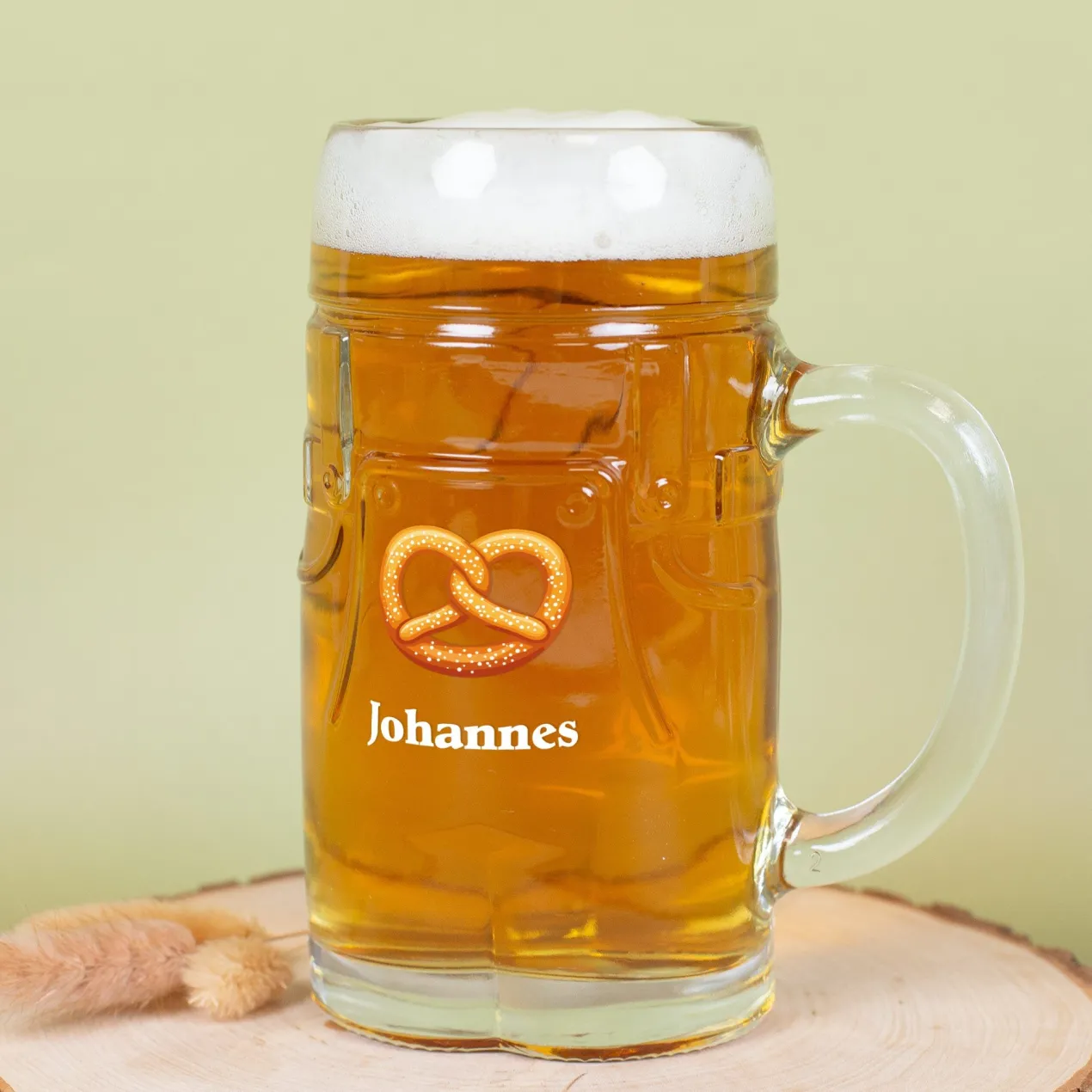 Personalisierter Bierkrug im Lederhosen Design mit Brezel Motiv | Bierglas mit Name 0,5l