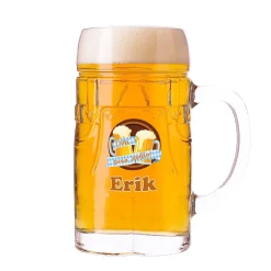 Personalisierter Bierkrug im Lederhosen Design | Oans, zwoa, gsuffa! Bierglas mit Name 0,5l