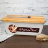Personalisierter Brotkasten mit Messer, Bambus Schneidebrett & Wunschtext mit Bäcker-Motiv