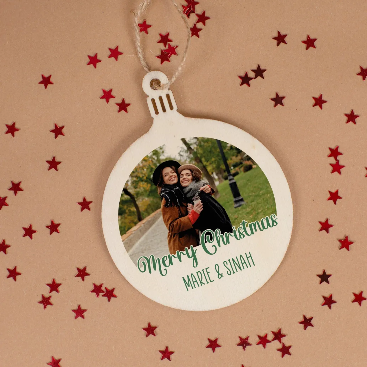Personalisierter Christbaumanhänger mit Foto und Wunschtext | Weihnachtsanhänger aus Holz