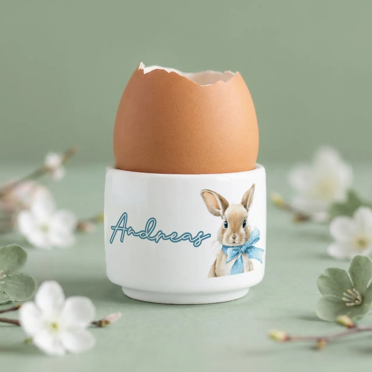 Personalisierter Eierbecher zu Ostern mit Name | Keramik Eierbecher mit Hasenmotiv als Ostergeschenk
