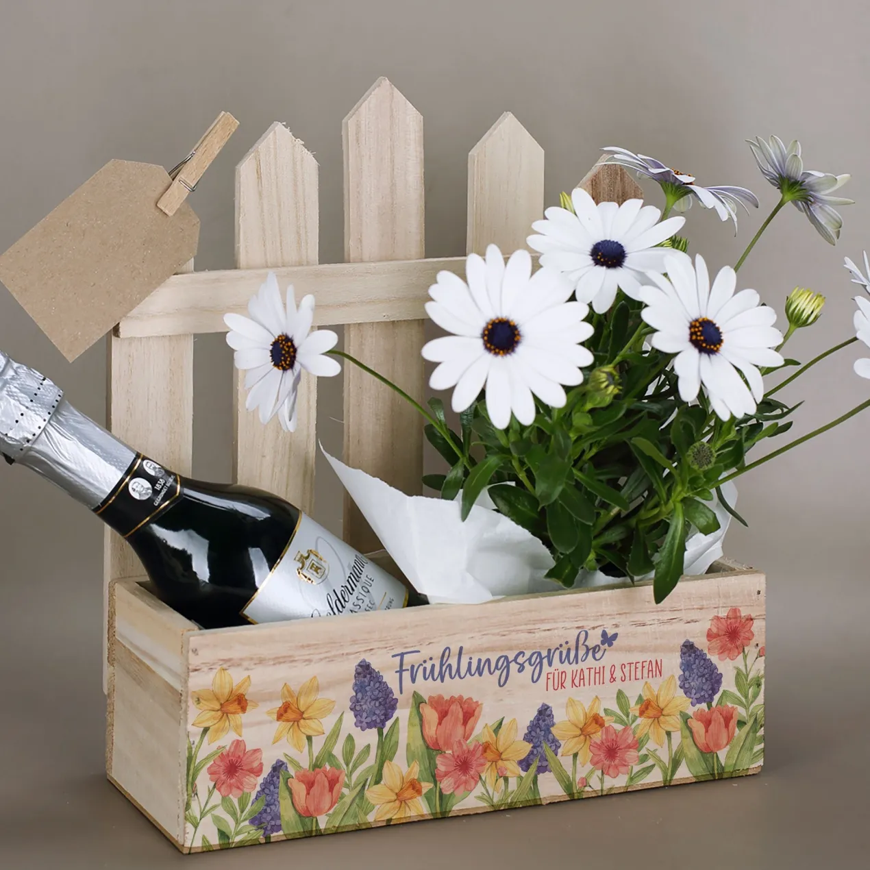 Personalisierter Geschenkkorb & Pflanzkiste 'Frühlingsgrüße' aus Holz mit Wunschtext | 3 Varianten