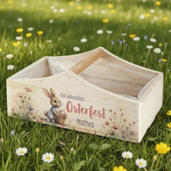 Personalisierter Geschenkkorb zu Ostern mit Hasenmotiv & Name | Pflanzkiste aus Holz mit Blumenmotiv