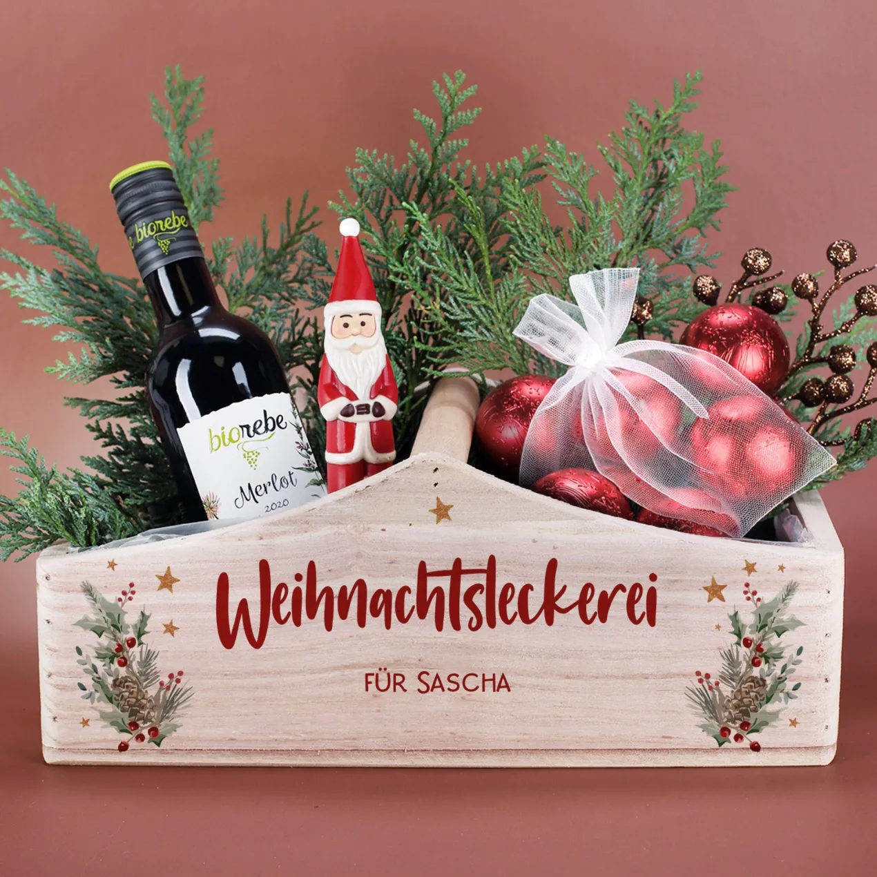 Personalisierter Geschenkkorb zu Weihnachten mit Wunschtext & Winterbouquet-Motiv | Holz-Pflanzkiste